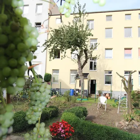 Apartment Mit Gartenzugang *